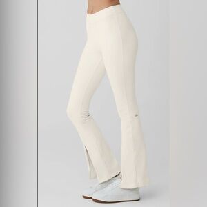 ALO Airbrush Flutter Legging in Ivory